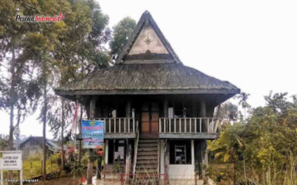 6 Rumah  Adat  Angkola